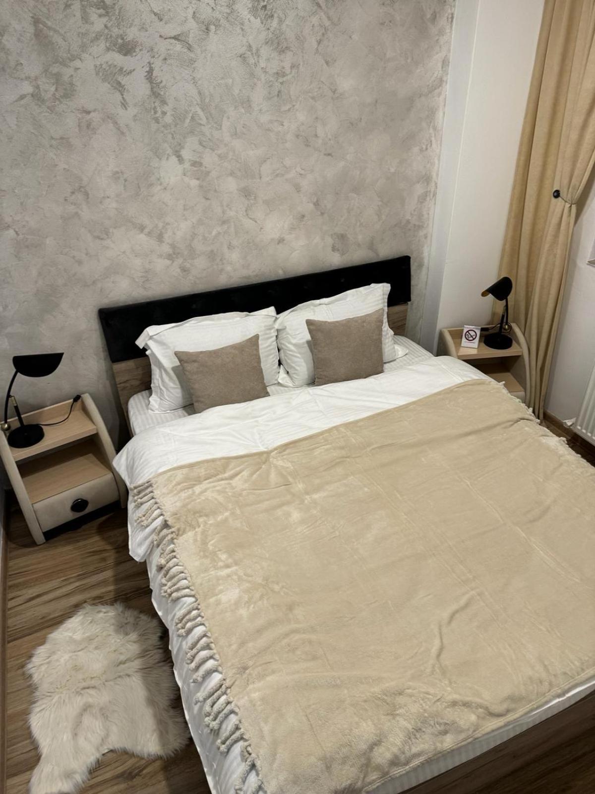 Luxury Young Residence Iasi Exterior photo